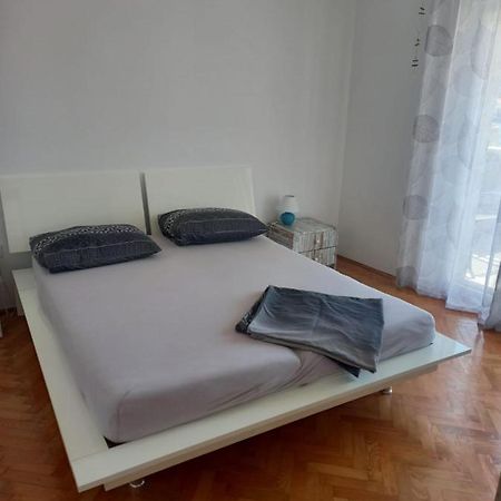 Apartman Rebeka Jezera Eksteriør bilde