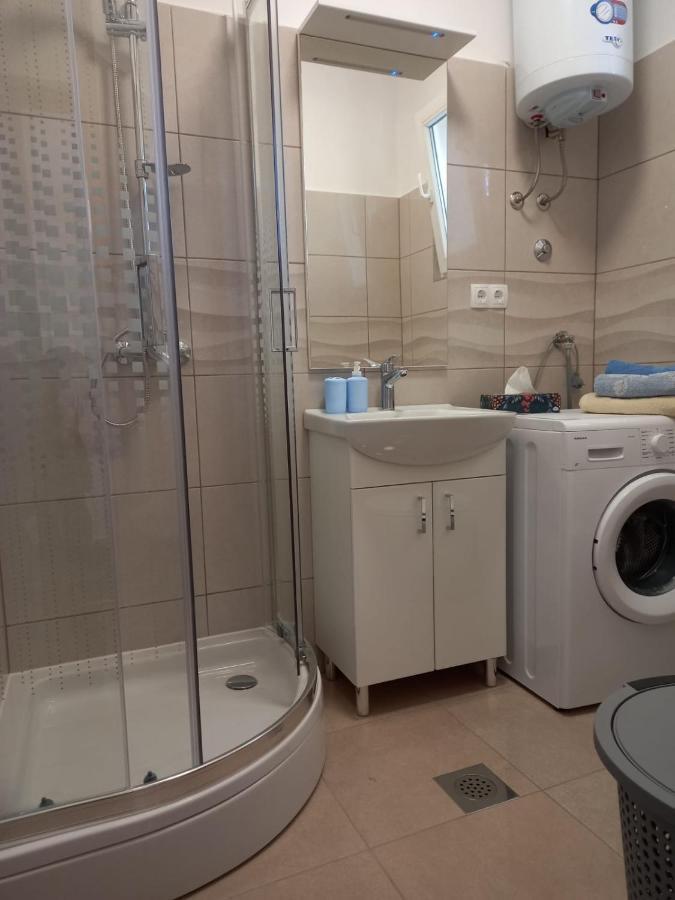 Apartman Rebeka Jezera Eksteriør bilde